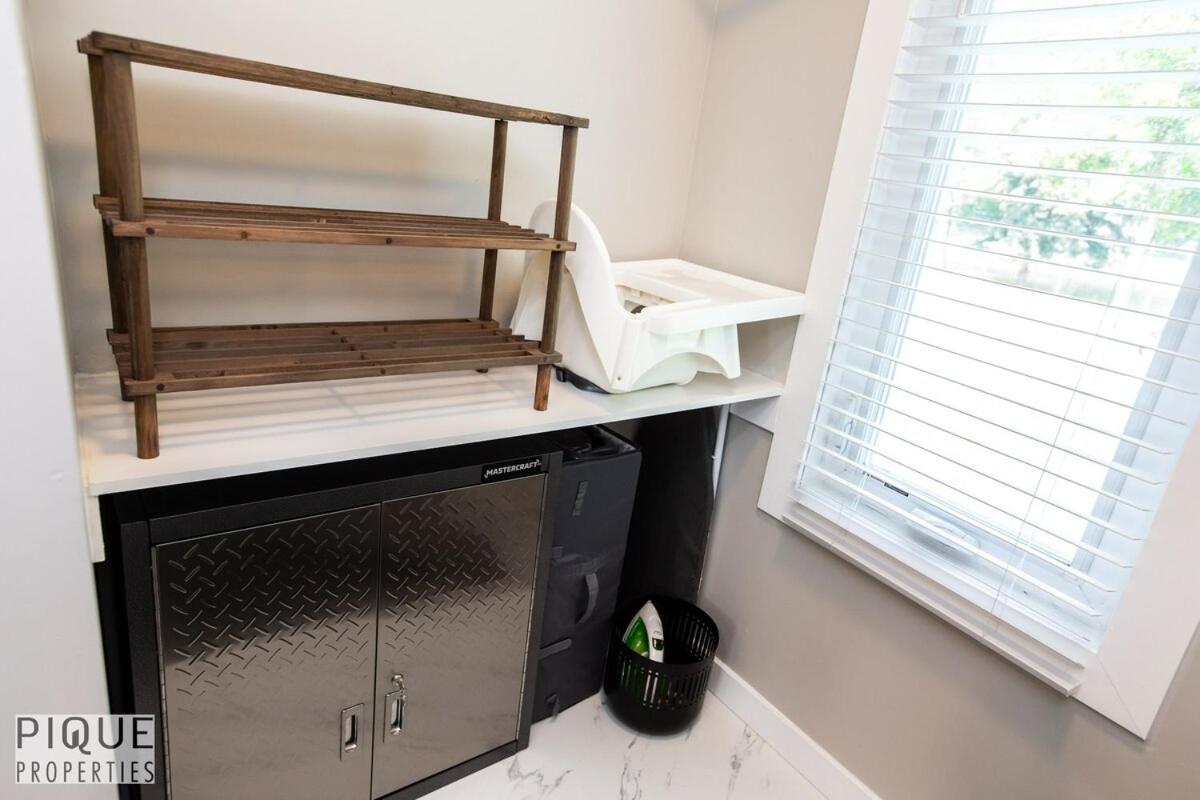 Park Life Escape-King Beds-Sleeps 10-Pet Friendly Apartment Edmonton Exterior photo